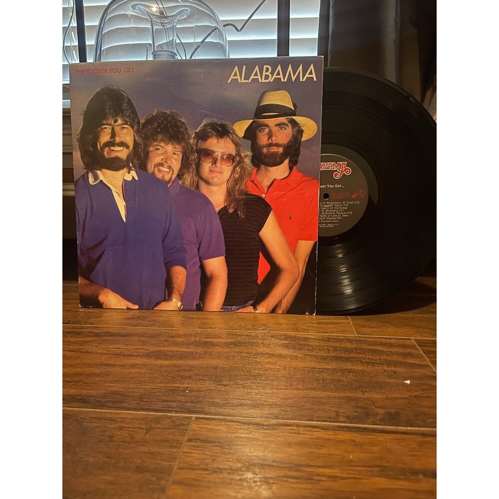 Lot of 2 Alabama LP vinyls ALWAYS OPEN TO OFFERS!!!